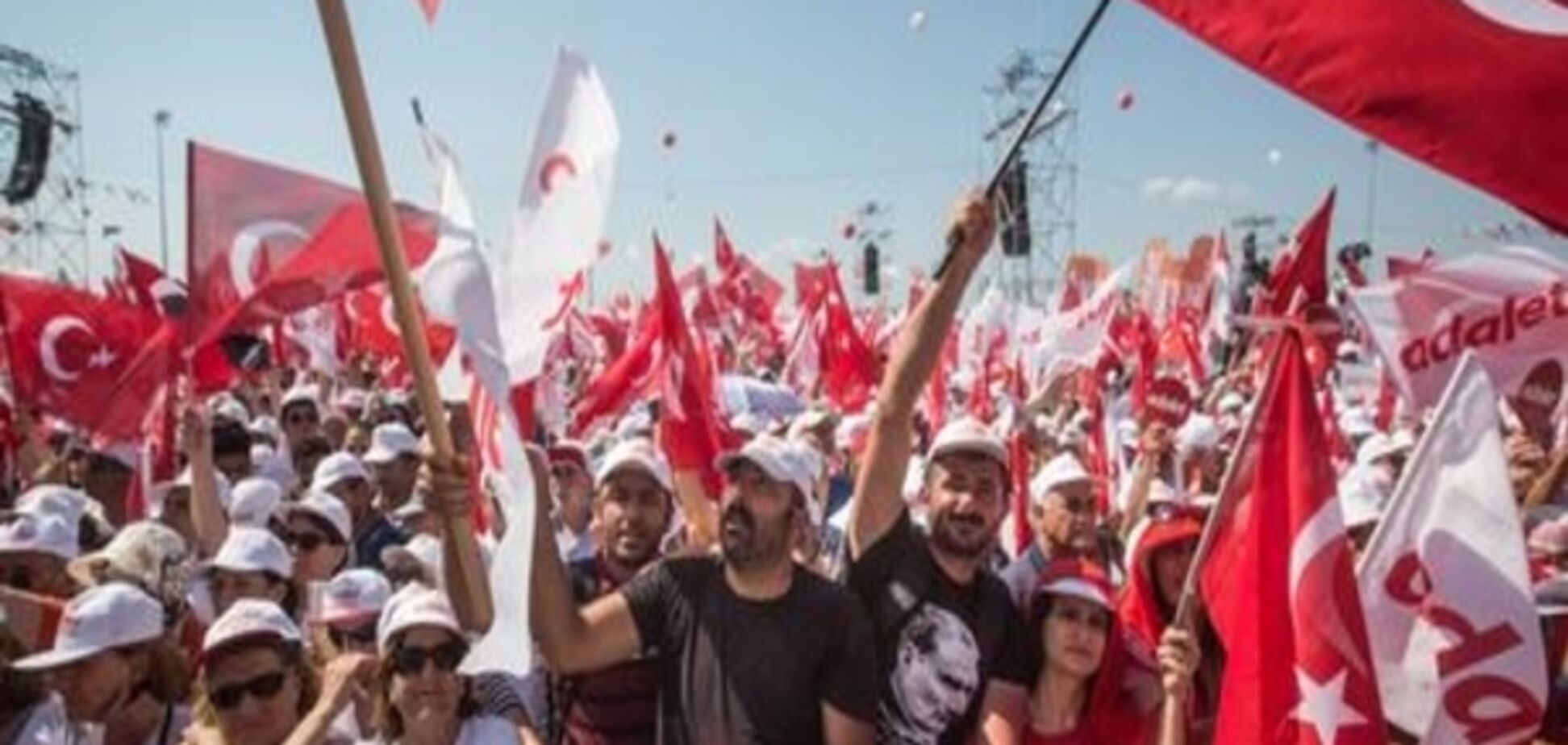 У Стамбулі сотні тисяч демонстрантів вимагали справедливості