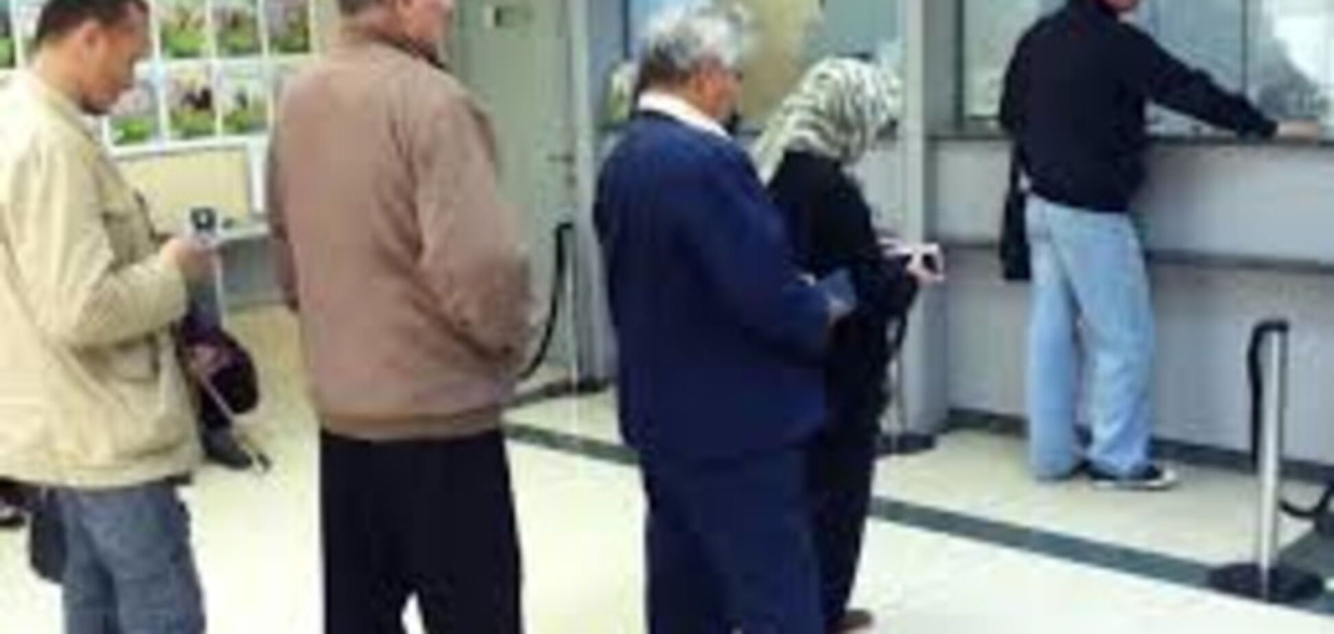 В Запорожcкой области пенсионер украл мобильный телефон