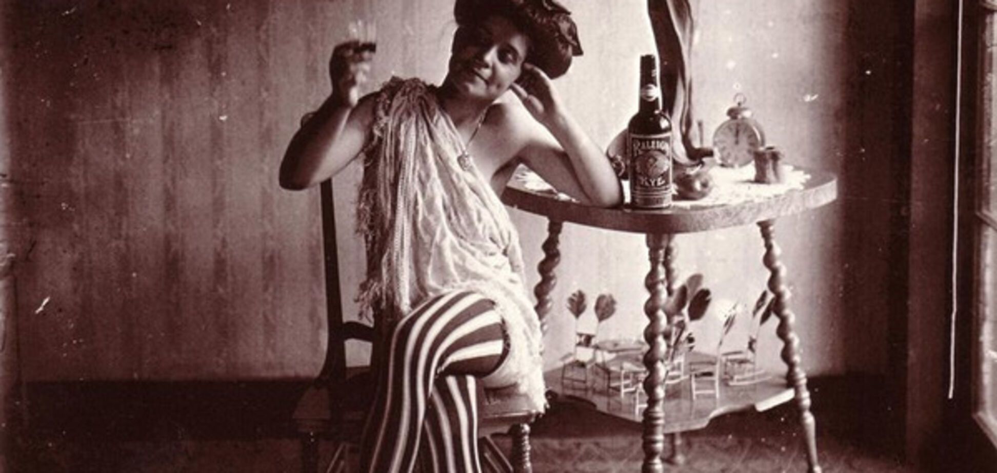 'Фото голых проституток': в Британии показали раритет к особому юбилею