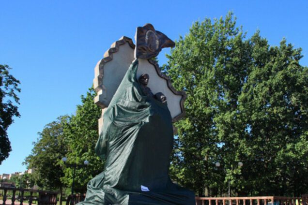 Памятник в \'ЛНР\'