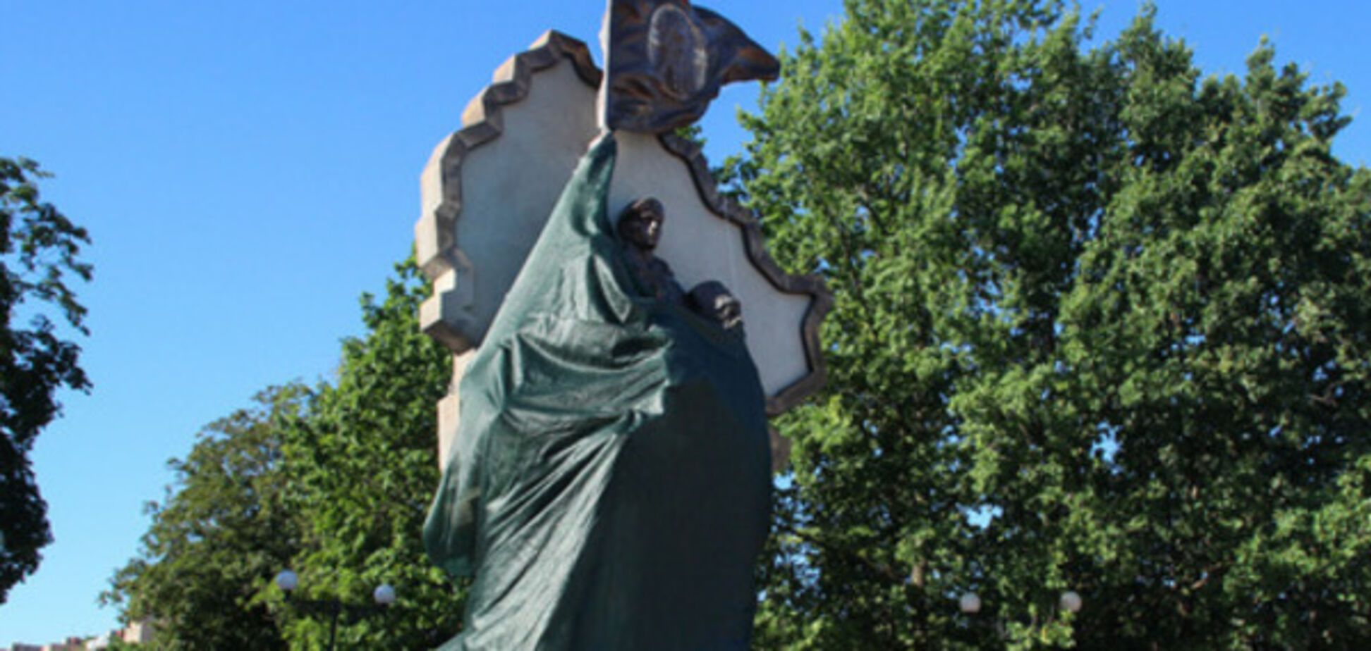Памятник в \'ЛНР\'