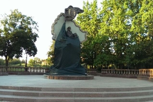 Подрыв памятника в Луганске