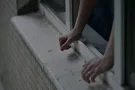 Выбросилась из окна