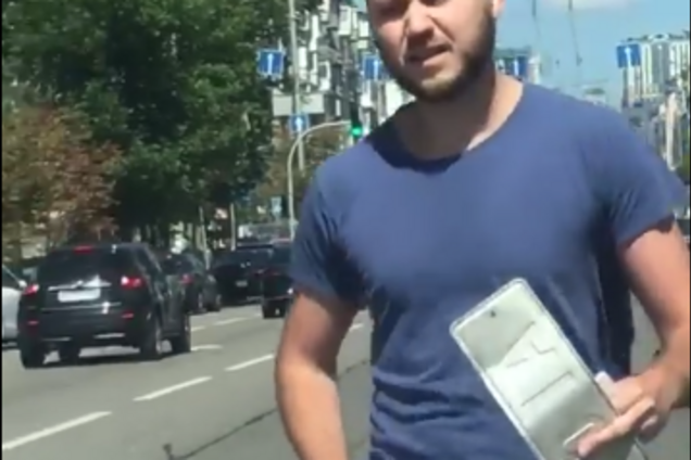 Будьте обережні! Киян попередили про жорсткі напади на автомобілі на дорозі