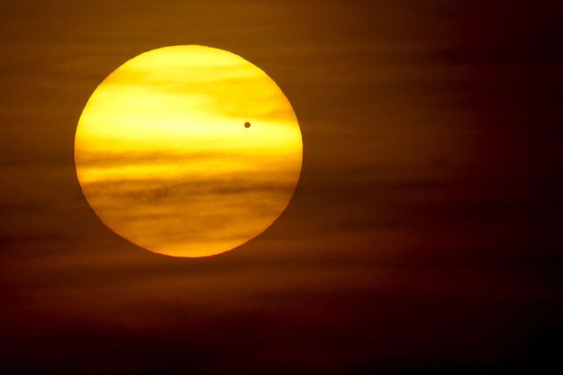 Ученые обнаружили потенциально обитаемых двойников Земли: до них 'всего' 12 световых лет