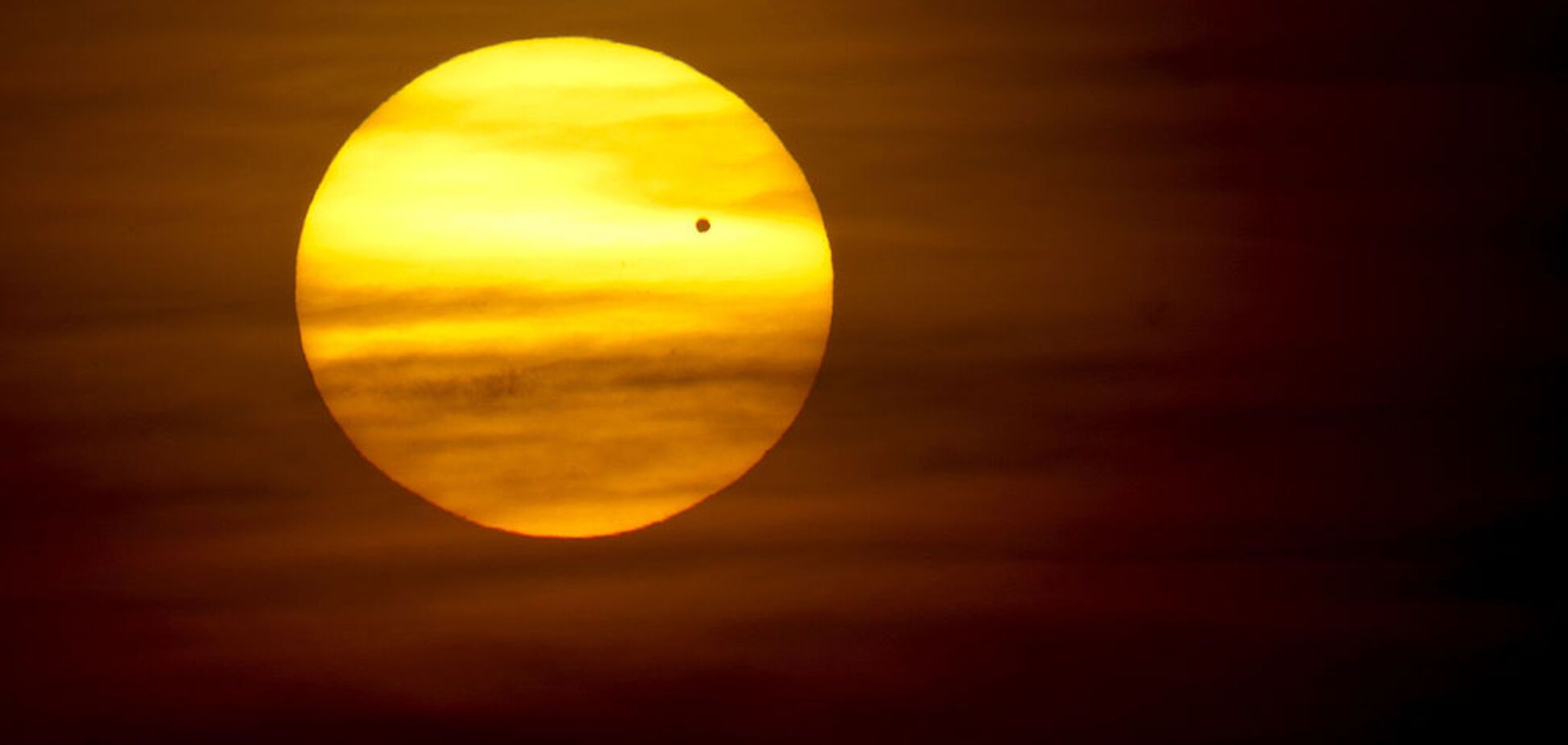 Ученые обнаружили потенциально обитаемых двойников Земли: до них 'всего' 12 световых лет