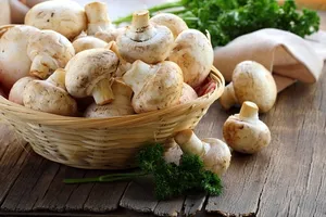 Врачи назвали продукты, которые вызывают рак у женщин