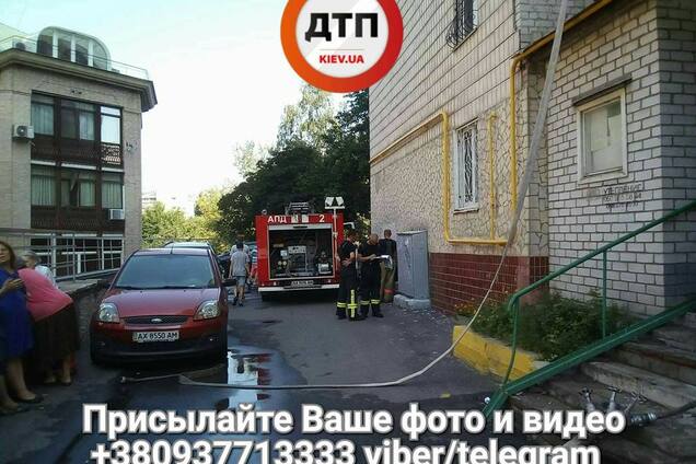 Пожар в Киеве: в сети появились жуткие фото