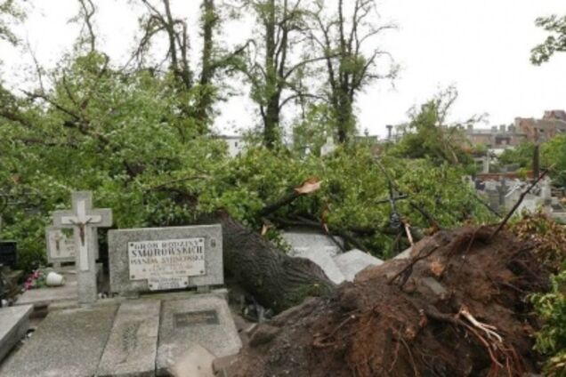 Польшей прокатились жуткие ураганы: есть жертвы