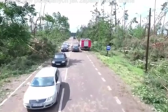 По Польше пронесся смертельный ураган: появилось страшное видео