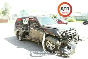 За метр від коляски з дитиною: на Київщині водій під наркотиками збив 30 метрів огорожі