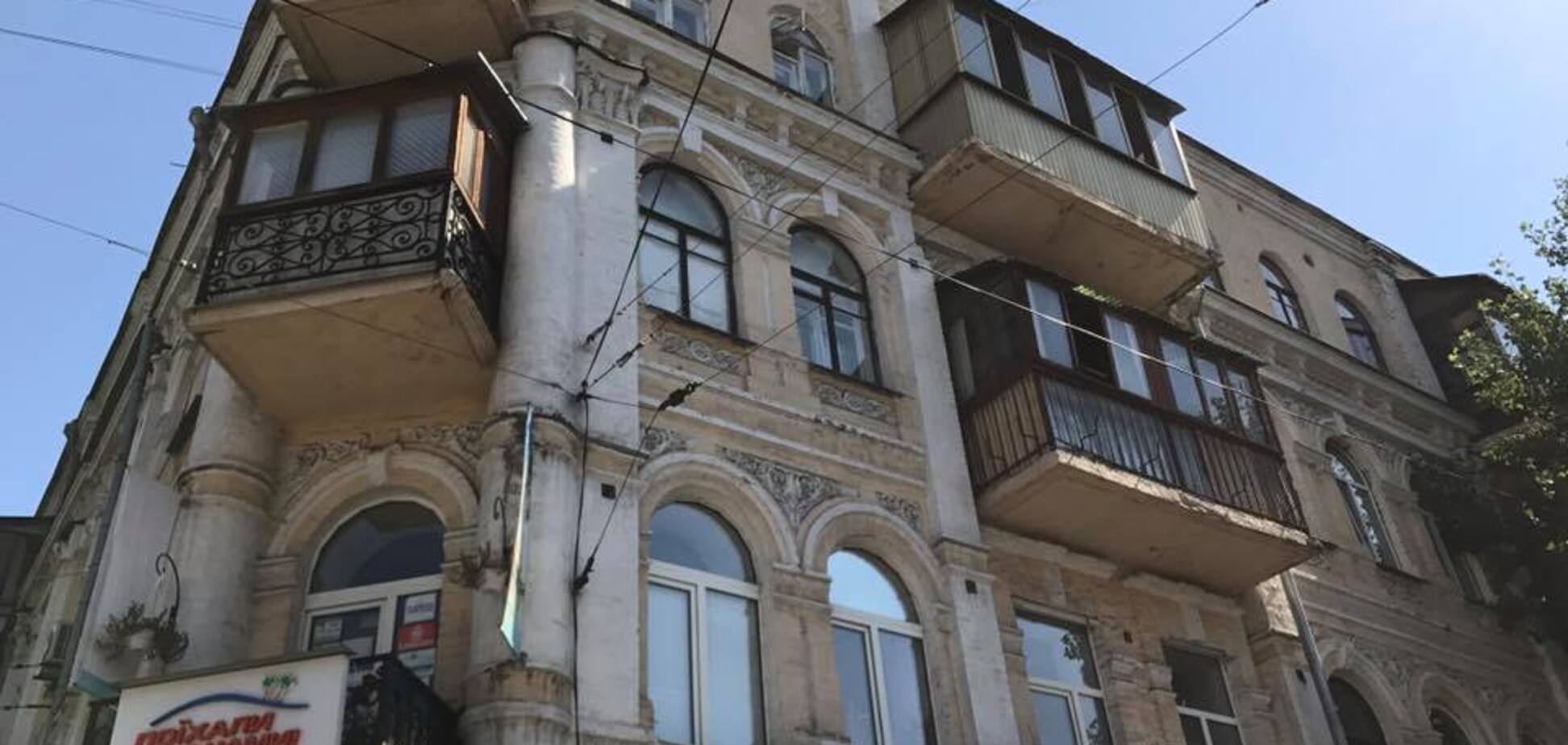 Як спотворити будинок 19-го століття: у мережі показали наочний приклад із Києва