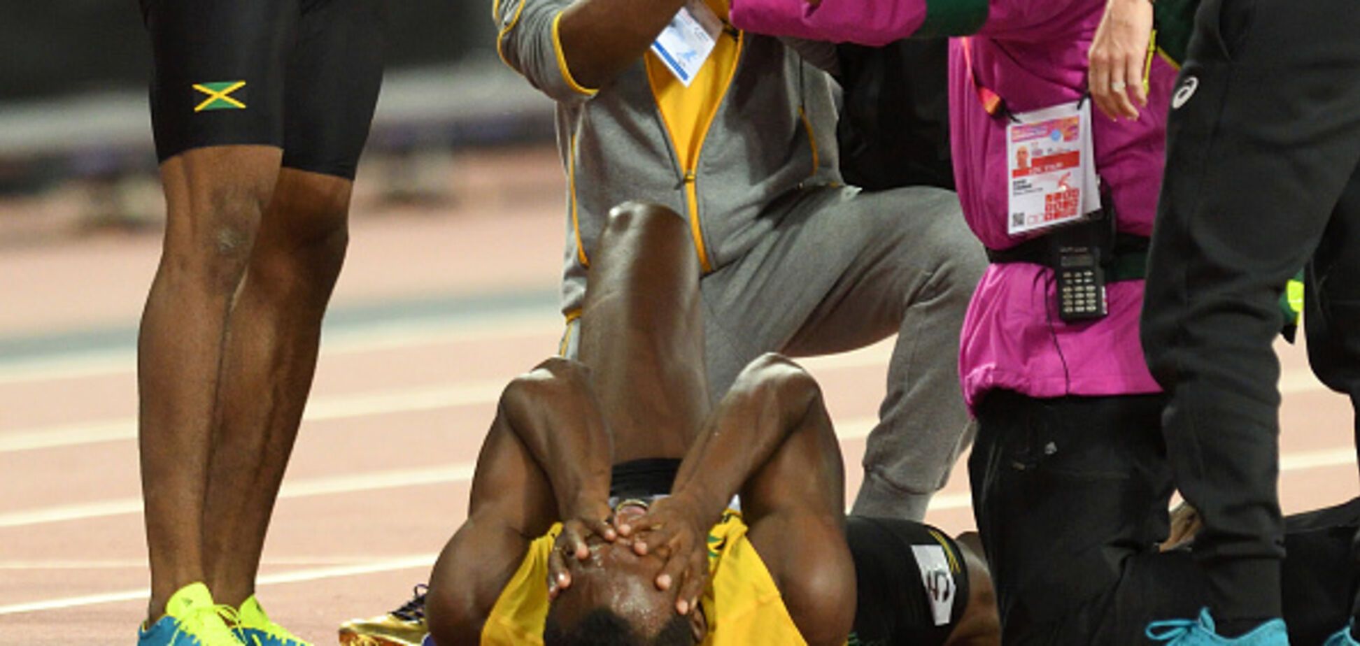 Для знаменитого Болта последний забег в карьере обернулся кошмаром