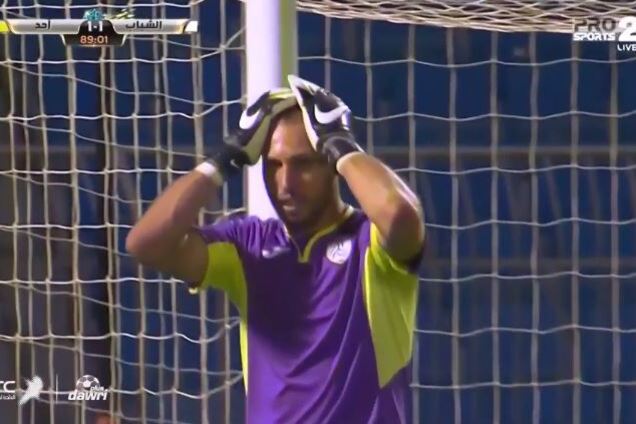 Аравийский вратарь привез один из самых нелепых автоголов сезона: видеофакт