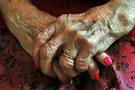 "Поцеловались и попрощались": пенсионеры добились двойной эвтаназии и умерли в один день