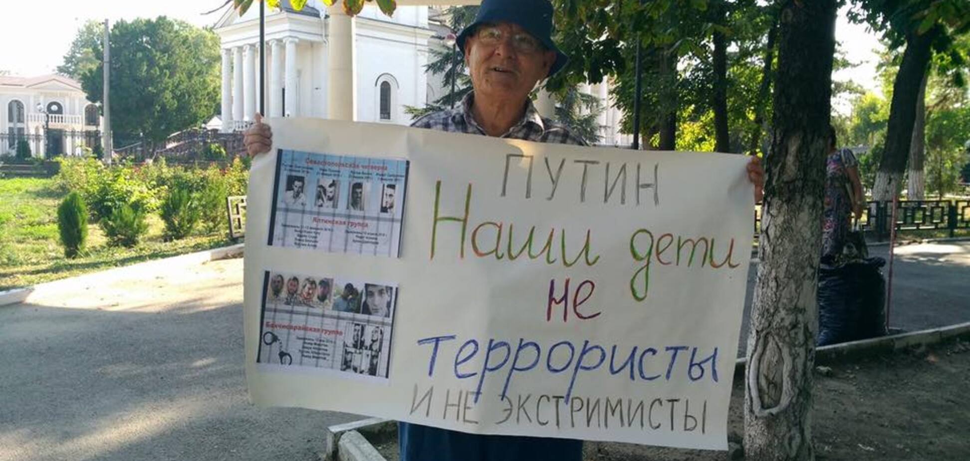 У Криму окупанти затримали п'ятьох пенсіонерів за плакати, адресовані Путіну