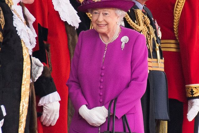 Королева Єлизавета ІІ має намір відректися від престолу