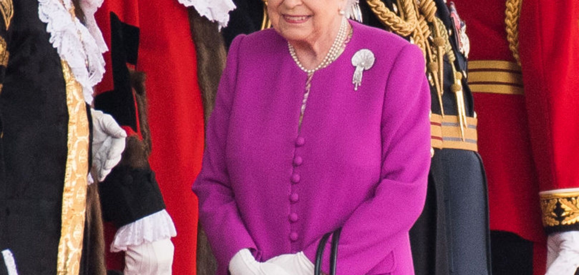 Королева Елизавета ІІ намерена отречься от престола