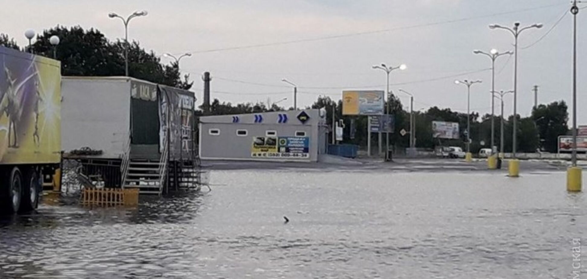 Затоплены дороги: Одессу накрыл сильнейший ливень
