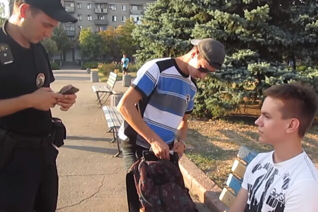 'Мама-папа в 'ДНР': в Славянске произошел неприятный инцидент с гимном Украины