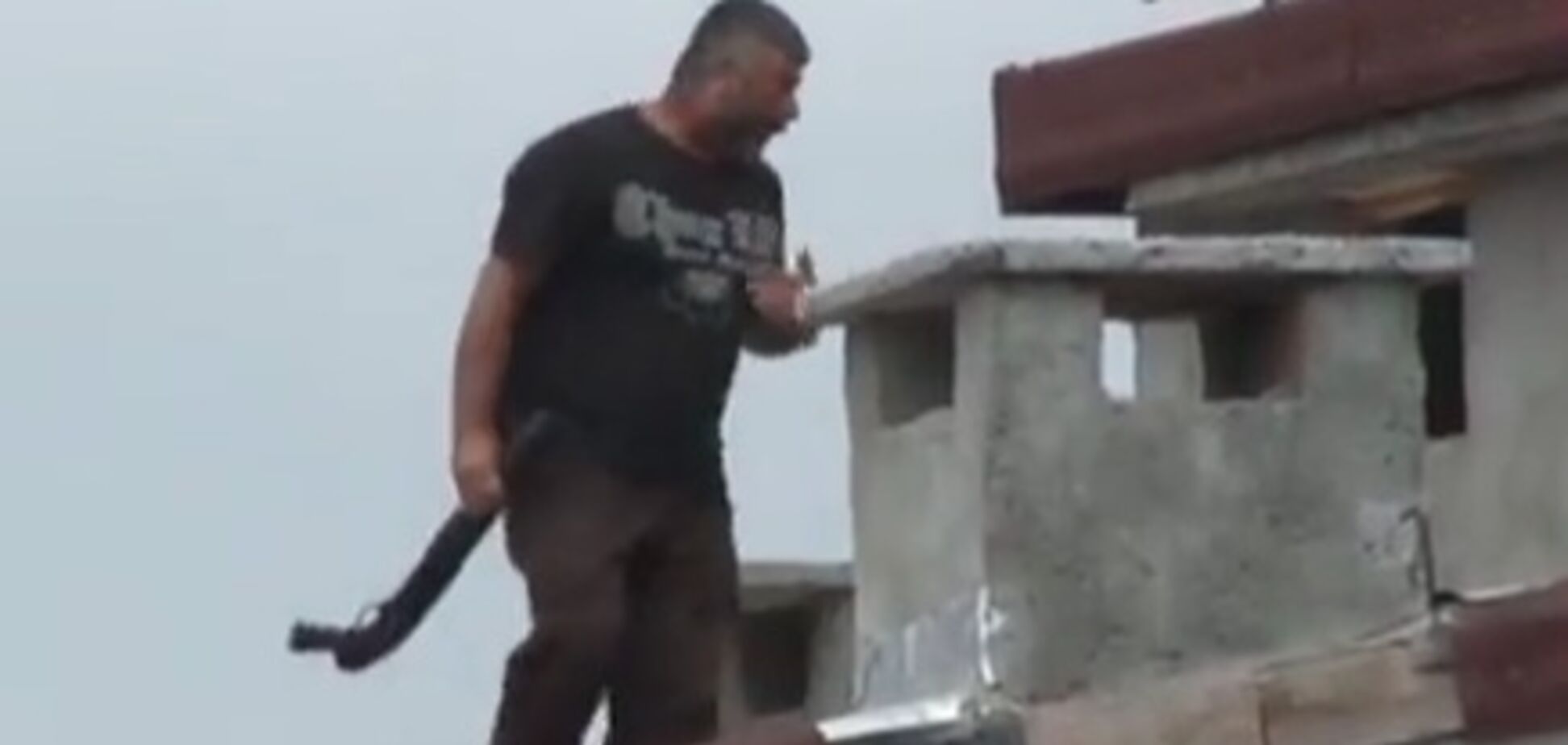 У Стамбулі чоловік з даху будинку з рушниці відкрив стрілянину по перехожих
