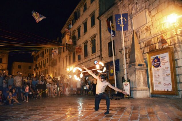 Впервые украинский флаг появился на карнавале в Которе