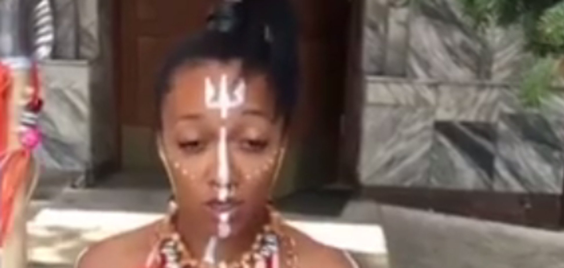 С копьем и в костюме: в Киеве скандальная активистка Femen выдала новое 'шоу'