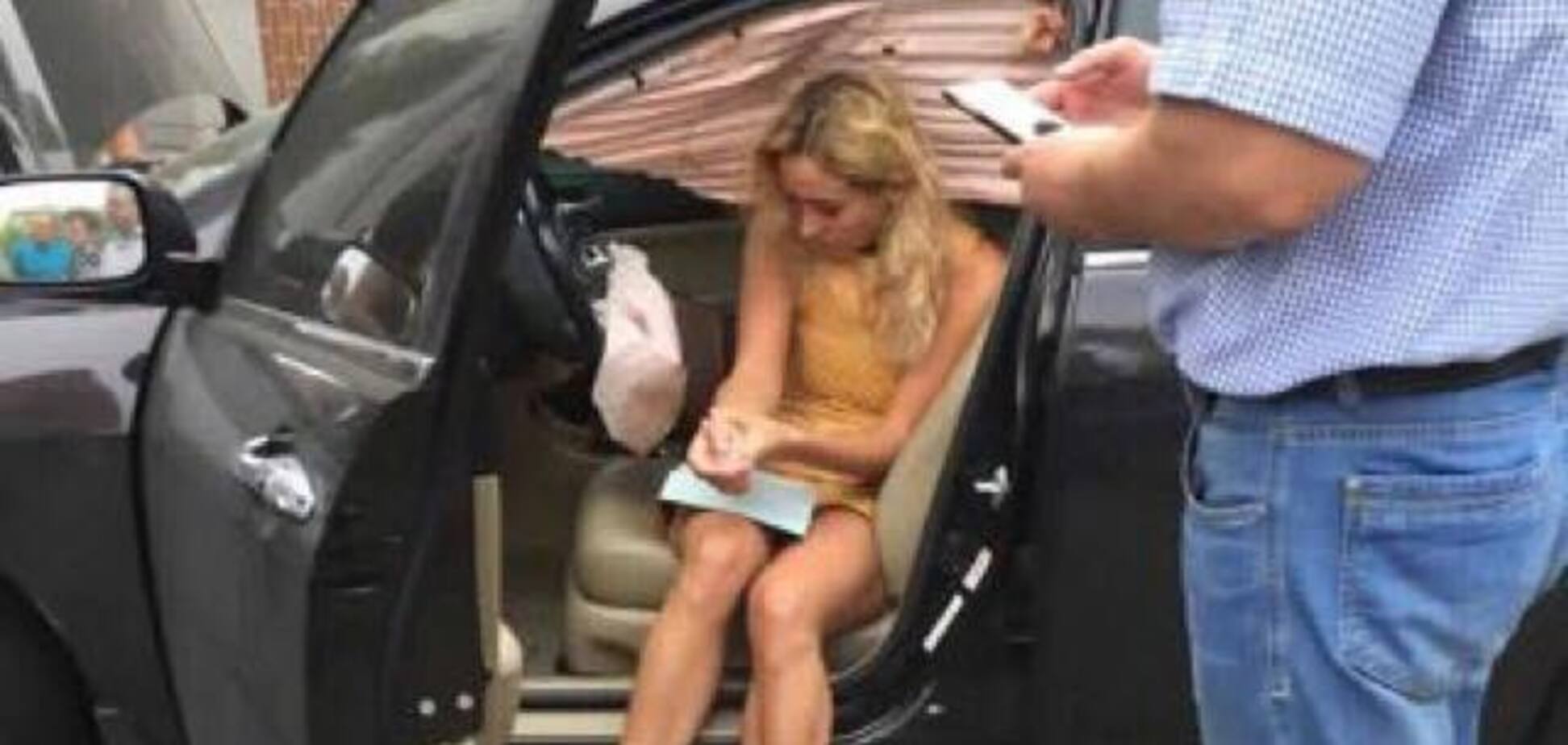 Классика жанра: в Киеве блондинка на авто влетела в здание бизнес-центра 
