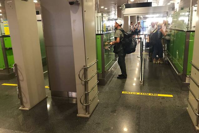 Из Украины выслали двух опасных 'воров в законе': опубликованы фото и видео