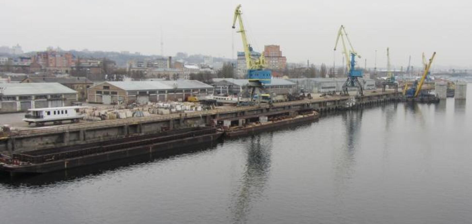 Митні служби в Київському річковому порту перейшли на цілодобовий режим роботи