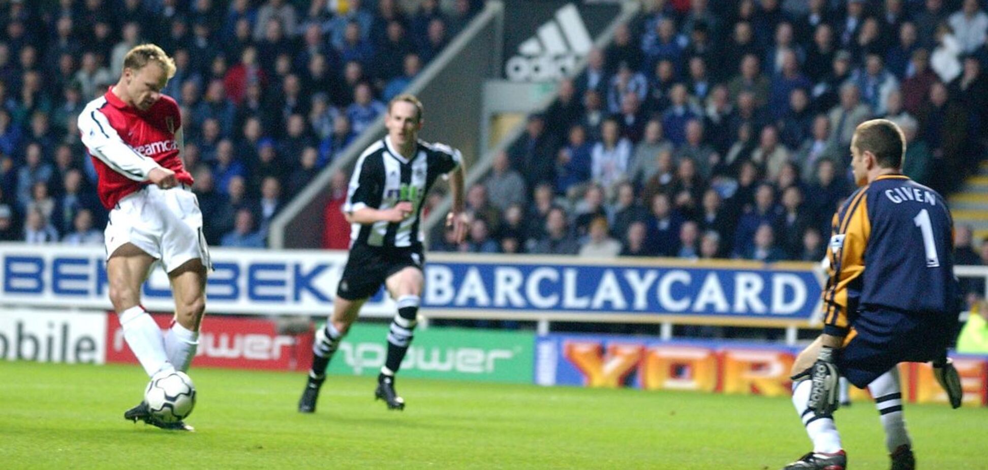 'Это магия': в Англии выбрали самый красивый гол в истории Премьер-лиги - видео шедевра