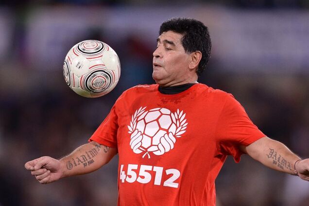 Легендарный Диего Марадона забил шедевральный гол со штрафного в новом клубе: появилось яркое видео