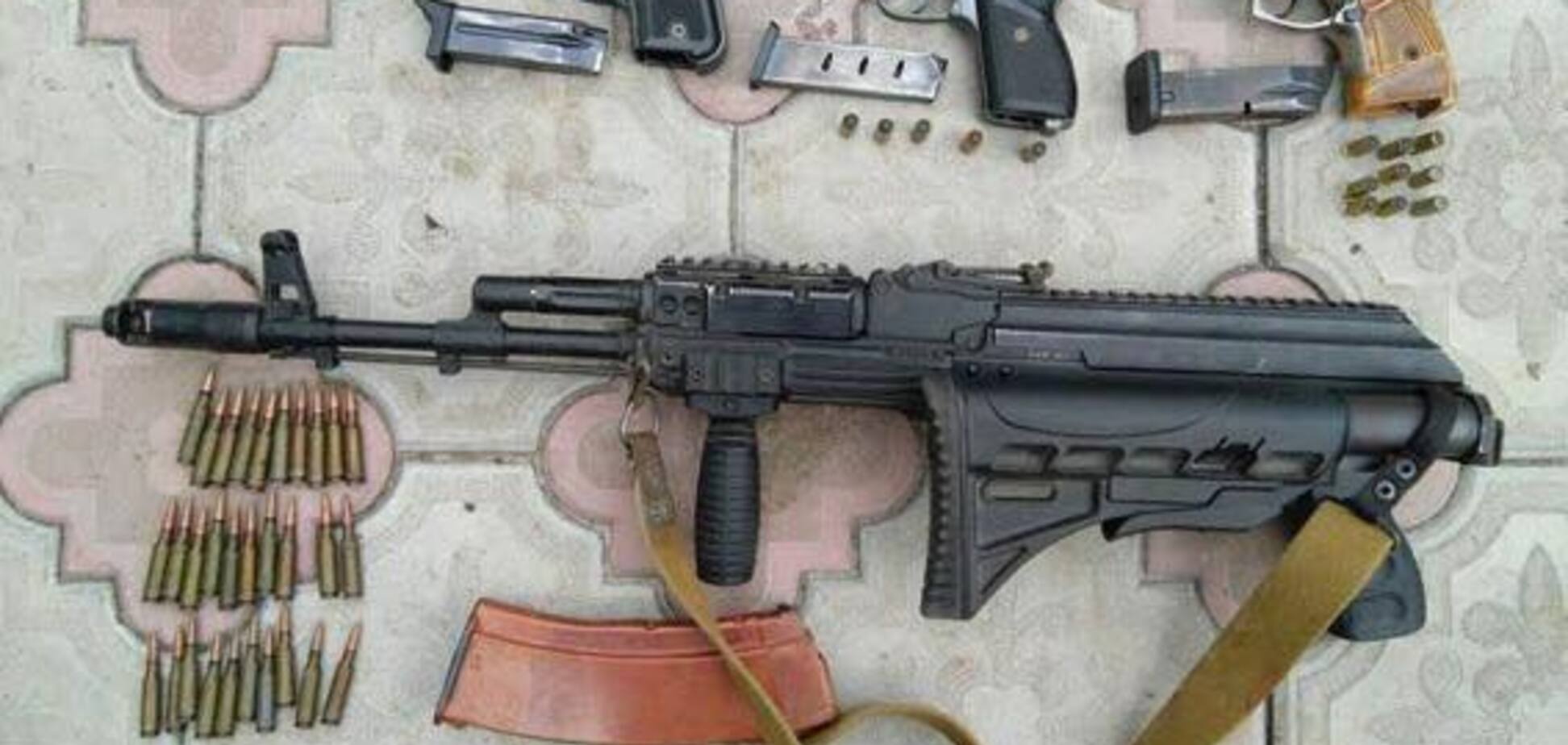 У автоугонщика из Запорожской области дома обнаружили склад оружия