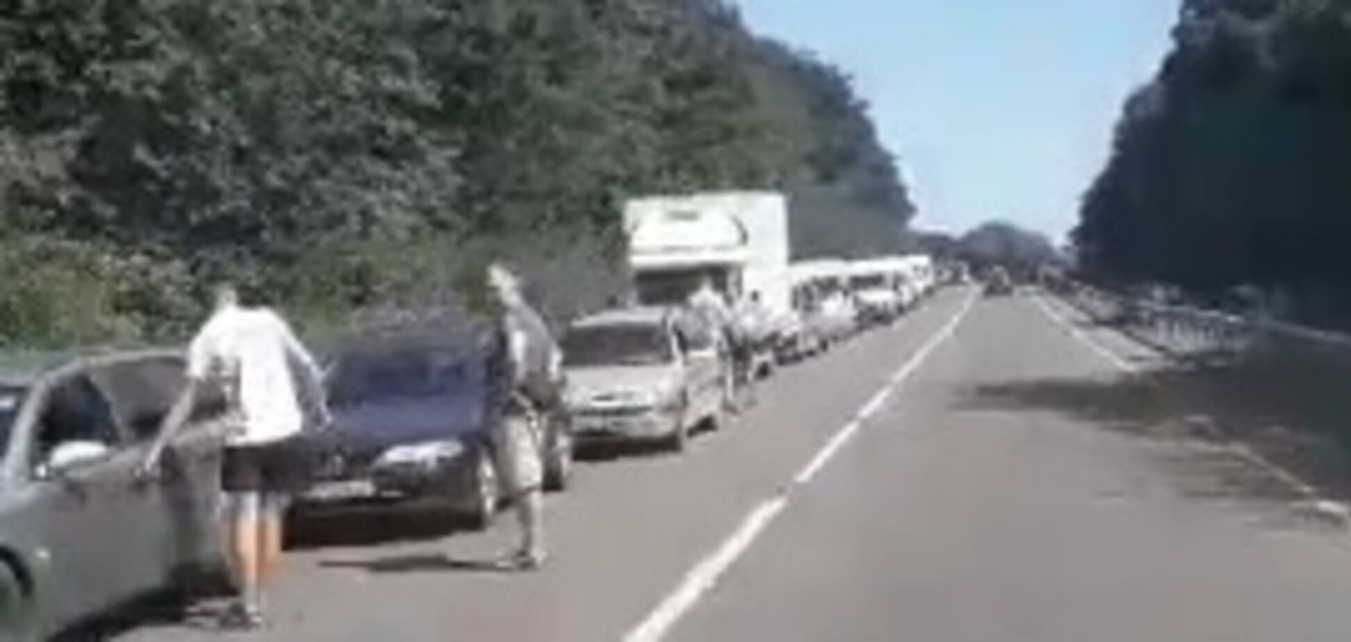 Ломанулись по безвизу: сеть шокировали очереди на границе Украины