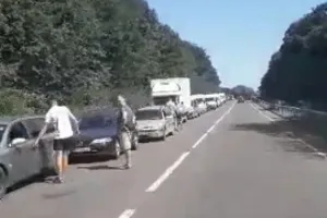 Ломанулись по безвизу: сеть шокировали очереди на границе Украины