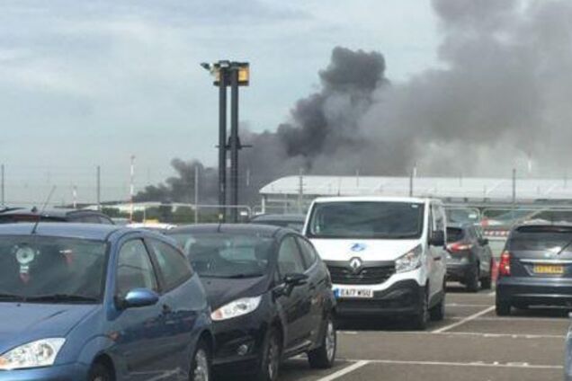 Дым столбом: в Лондоне прогремел взрыв рядом с аэропортом