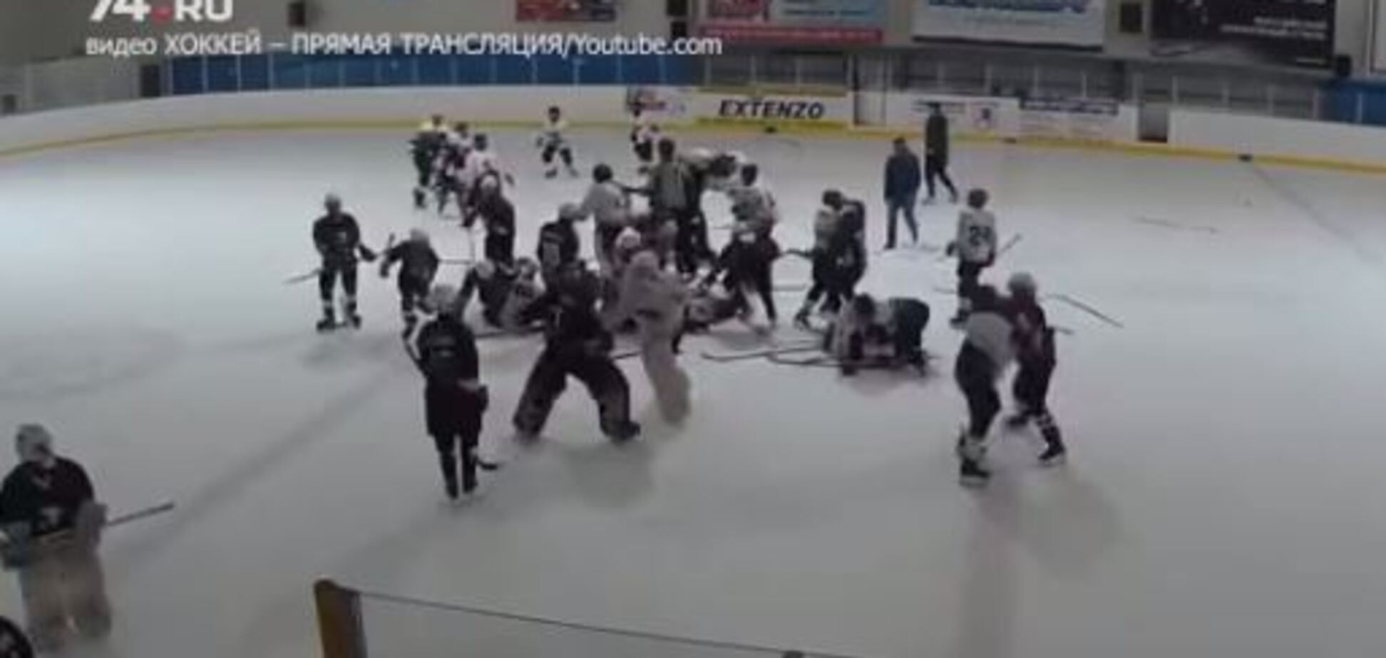 Российские хоккеисты устроили драку на юношеском турнире: видеофакт