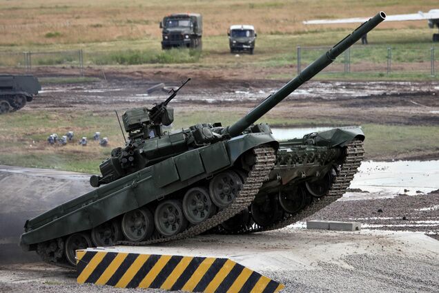 Танки Т-90А у границ с Украиной: генерал заявил о новейшем вооружении армии РФ 