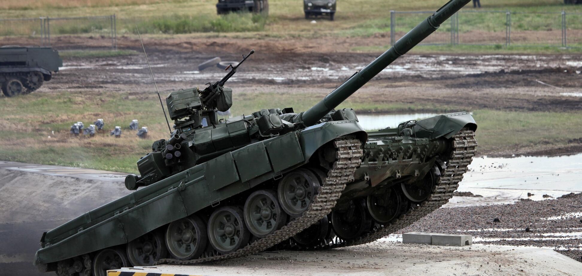 Танки Т-90А біля кордонів з Україною: генерал заявив про новітнє озброєння армії РФ