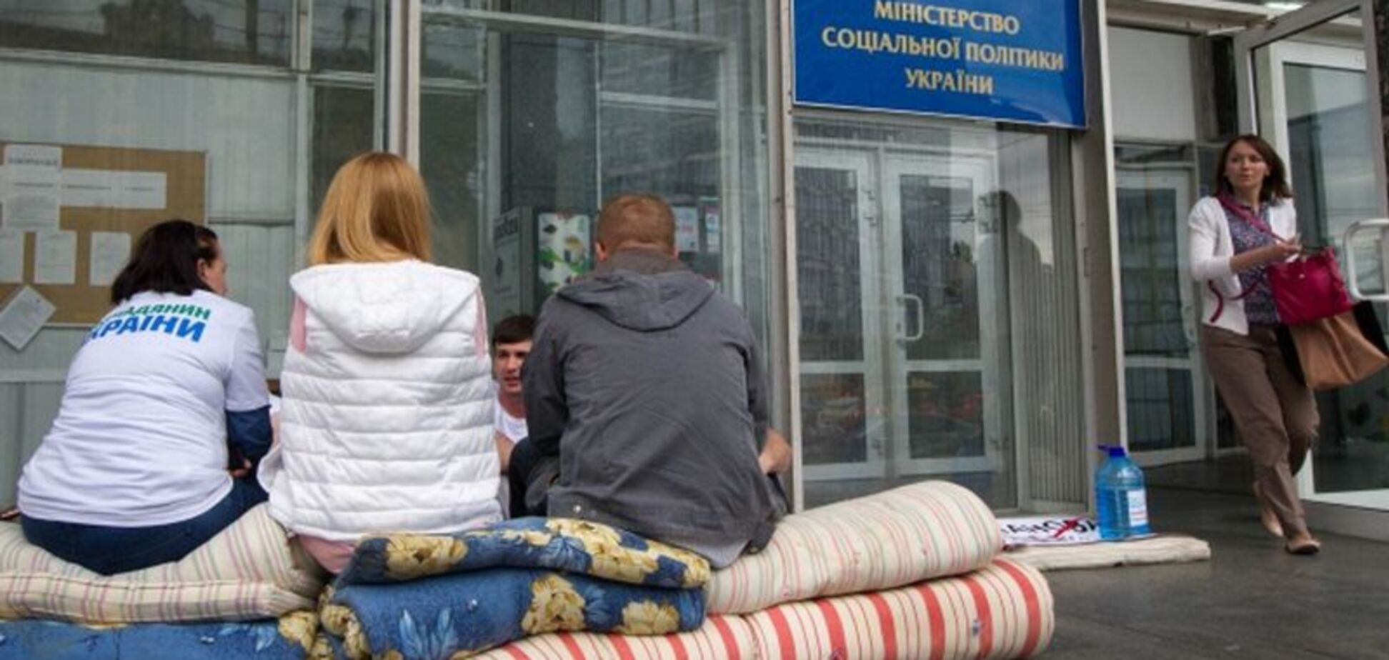 Всему виной бюрократия. А время идет...