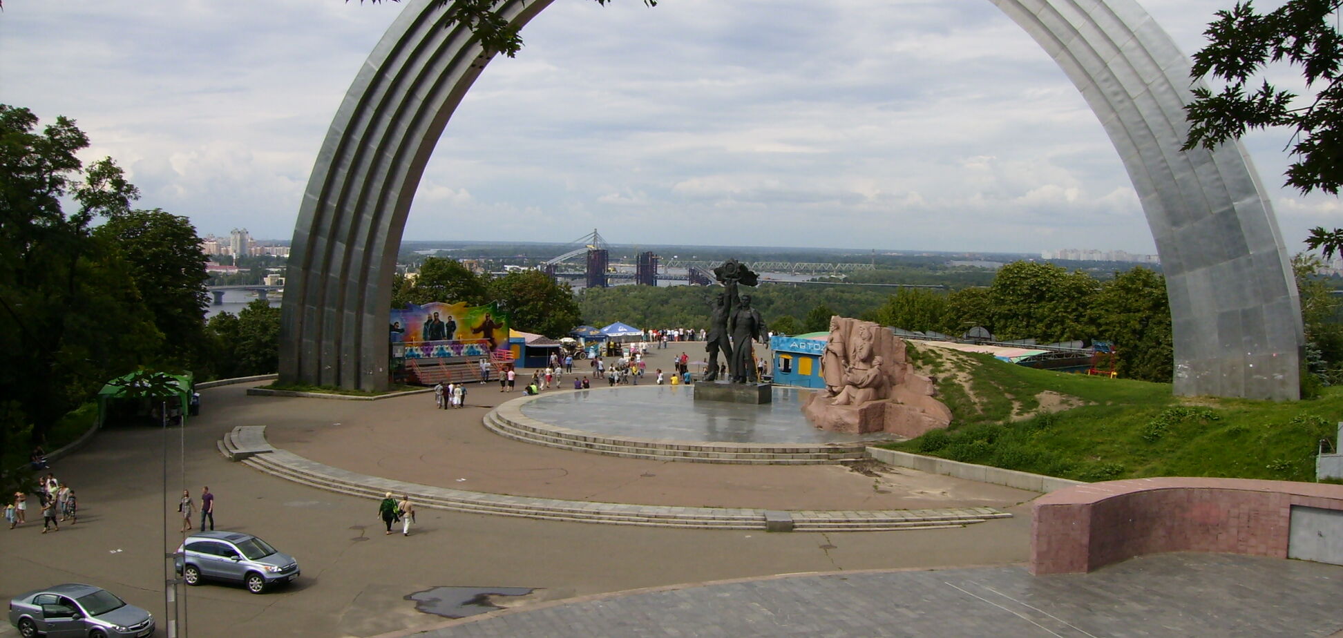 Историк рассказал, чем в Киеве хотят заменить Арку дружбы народов