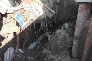 На Андреевском спуске в Киеве возник большой провал: появились фото
