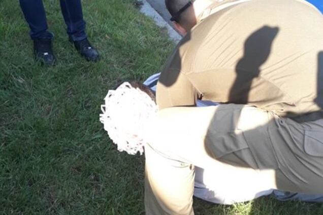 В Киеве на крупной взятке поймали начальника отделения Нацполиции: фотофакт