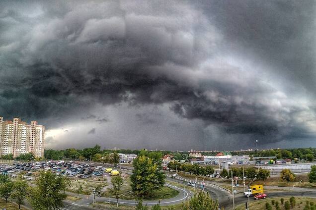 Ливни, грозы, град и шквалы: в Украине объявили штормовое предупреждение