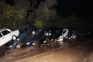 Криму "дали воду": мережу вразило відео розгулу стихії на півострові