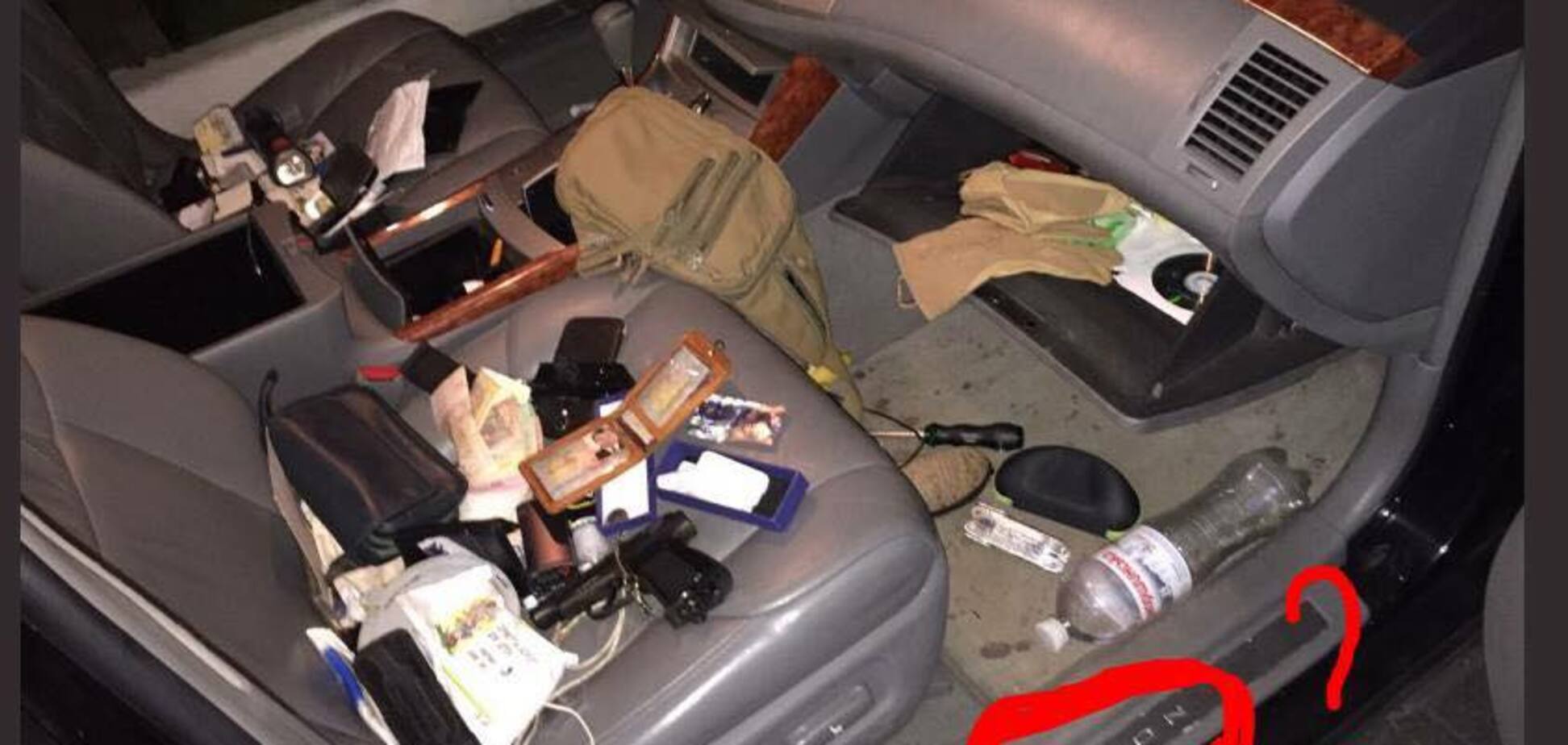 Скандал із викраденням авто українського віп-копа: у мережі знайшли дивні речі на фото