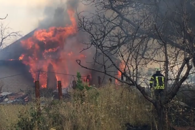 Террористы обстреляли мирных жителей на Донбассе: опубликовано жуткое видео