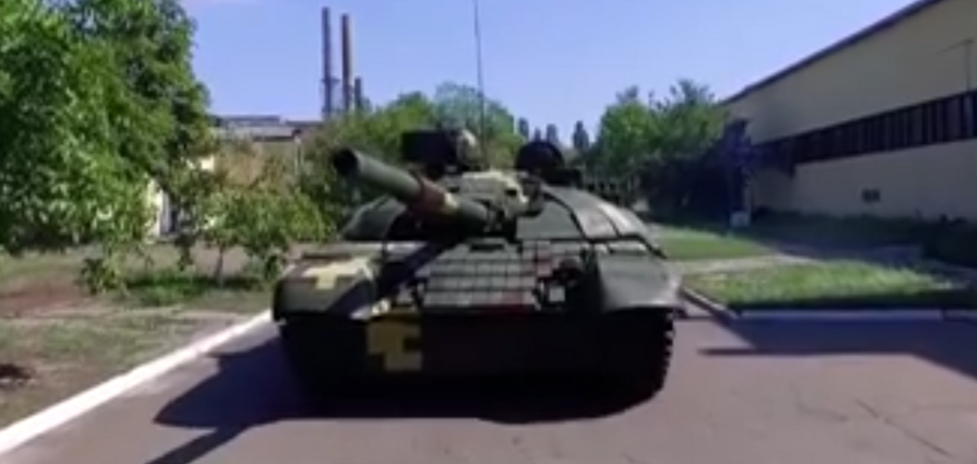Порошенко похвастался украинским танком-красавцем: опубликовано впечатляющее видео