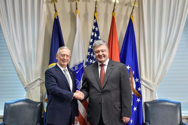 Порошенко рассказал, чего ждет от встречи с главой Пентагона