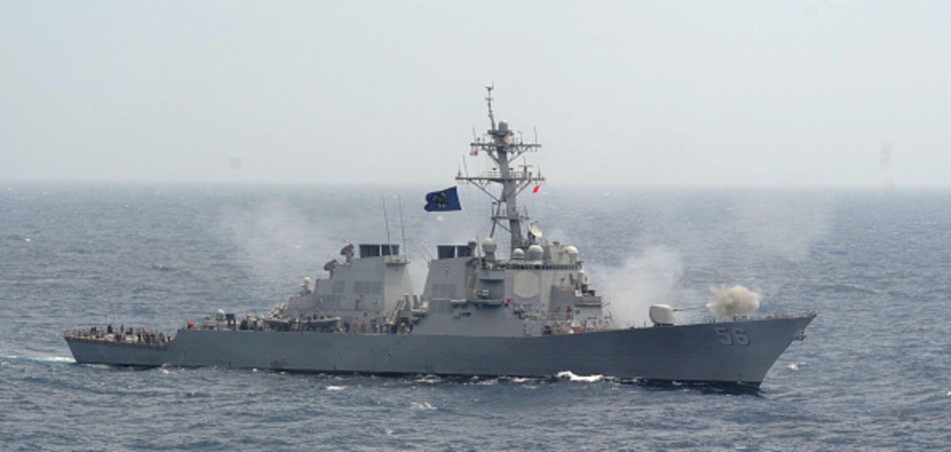 Американський ракетний есмінець зіткнувся з торговим судном біля берегів Сінгапуру